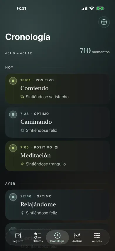 La cronología de Moments, con entradas del diario de ánimo agrupadas por día, cada una con su actividad, nivel de energía y emoción.